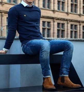 Wie dunkelblauen Pullover mit einem Rundhalsausschnitt mit blauer Jeans zu kombinieren – 253 Herren Outfits