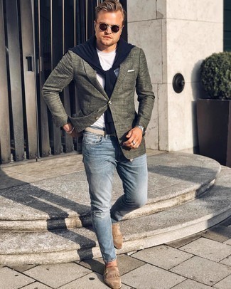 Wie dunkelblauen Pullover mit einem Rundhalsausschnitt mit blauer Jeans zu kombinieren – 163 Herbst Herren Outfits