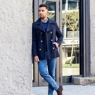 Wie dunkelblauen Pullover mit einem Rundhalsausschnitt mit blauer Jeans zu kombinieren – 163 Herbst Herren Outfits
