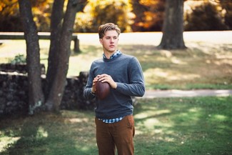 Welche Langarmhemden mit dunkelblauen Pullovers mit einem Rundhalsausschnitt zu tragen – 324 Herren Outfits