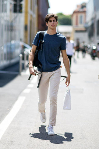 Dunkelblaues T-Shirt mit einem Rundhalsausschnitt kombinieren – 1685+ Herren Outfits