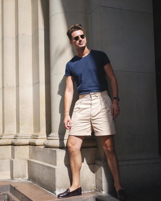Dunkelblaues T-Shirt mit einem Rundhalsausschnitt kombinieren – 1685+ Herren Outfits
