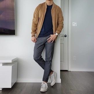 Dunkelblaues T-Shirt mit einem Rundhalsausschnitt kombinieren – 1685+ Herren Outfits