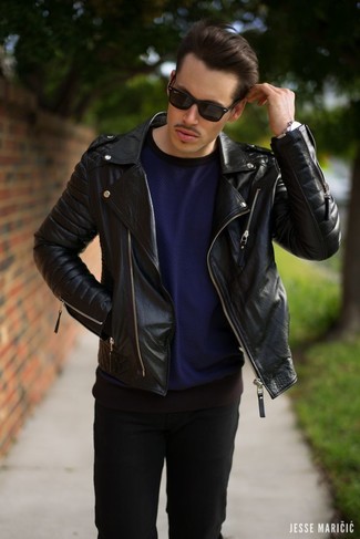 Dunkelblaues T-Shirt mit einem Rundhalsausschnitt kombinieren – 1685+ Herren Outfits
