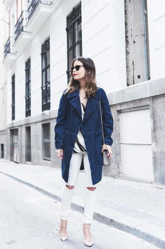 Dunkelblauen Jeans Trenchcoat kombinieren – 2 Damen Outfits