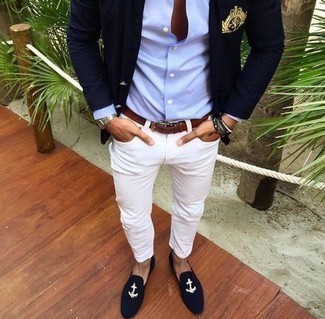 Dunkelblaue bestickte Samt Slipper kombinieren – 7 Herren Outfits
