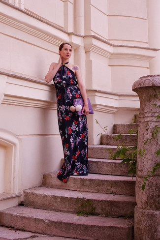 Dunkelblaues Maxikleid mit Blumenmuster kombinieren – 10 Damen Outfits