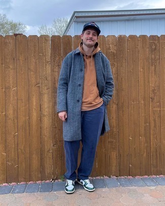Dunkelblauen Überzug mit Fischgrätenmuster kombinieren – 2 Herren Outfits warm Wetter