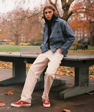 Welche hohe Sneakers mit dunkelblauen Pullovers mit einem Kapuze zu tragen – 25 Herren Outfits