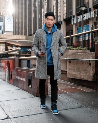 Welche hohe Sneakers mit dunkelblauen Pullovers mit einem Kapuze zu tragen – 25 Herren Outfits