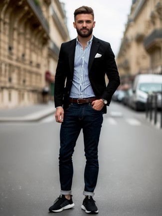 Wie dunkelblaue Jeans mit schwarzer Sportschuhe zu kombinieren – 86 Herren Outfits