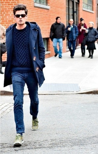 Welche Düffelmäntel mit dunkelblauer Jeans zu tragen – 61 Herren Outfits