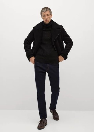 40 Jährige: Welche Rollkragenpullover mit dunkelblauer Jeans zu tragen – 45 Herren Outfits