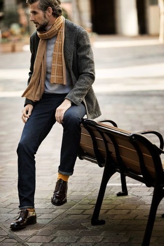 40 Jährige: Welche Rollkragenpullover mit dunkelblauer Jeans zu tragen – 45 Herren Outfits