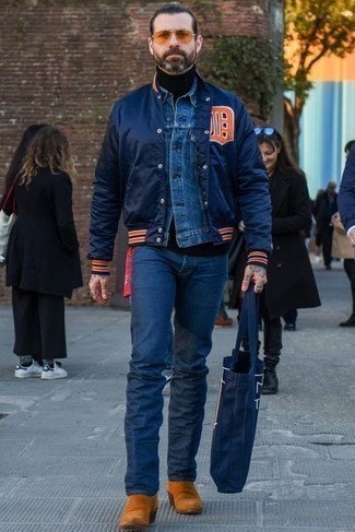 40 Jährige: Welche Rollkragenpullover mit dunkelblauer Jeans zu tragen – 45 Herren Outfits