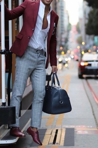 Dunkelblaue Leder Reisetasche kombinieren – 20 Herren Outfits