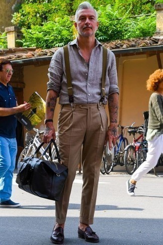 Dunkelblaue Leder Reisetasche kombinieren – 20 Herren Outfits