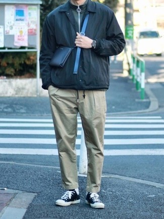 Dunkelblaue Leder Umhängetasche kombinieren – 21 Herren Outfits