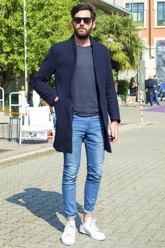 Welche enge Jeans mit dunkelblauen Mantels zu tragen – 67 Herren Outfits