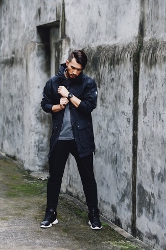 Dunkelblauen Parka kombinieren – 4 Herren Outfits warm Wetter