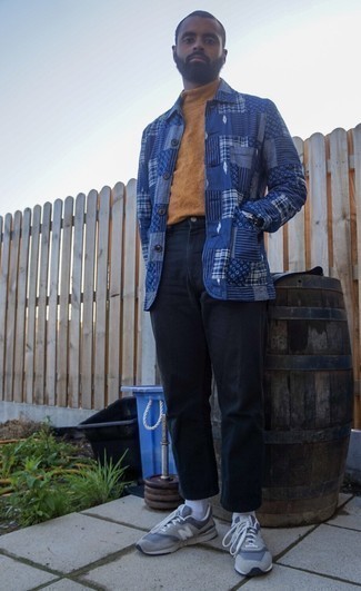 Dunkelblaue Shirtjacke mit Flicken kombinieren – 3 Casual Frühling Herren Outfits