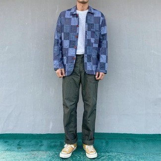 Dunkelblaue Shirtjacke mit Flicken kombinieren – 3 Casual Frühling Herren Outfits