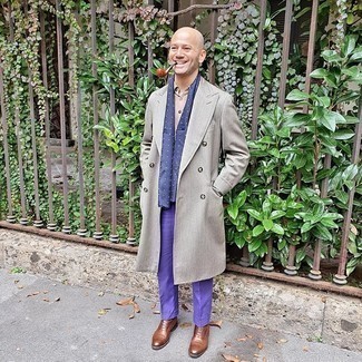 Dunkelblauen gepunkteten Seideschal kombinieren – 14 Herren Outfits