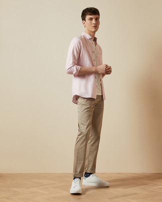 Dunkelblaue bedruckte Socken kombinieren – 53 Sommer Herren Outfits