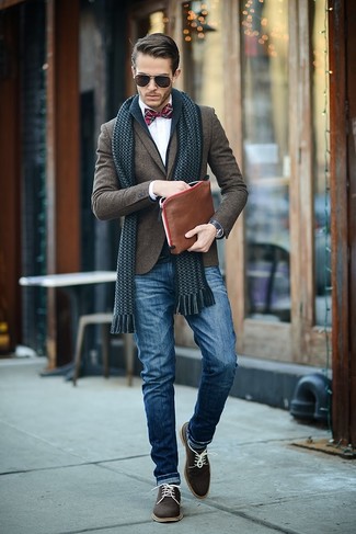 Welche Oxford Schuhe mit dunkelblauer Strickjacke mit einem Schalkragen zu tragen – 7 Herren Outfits