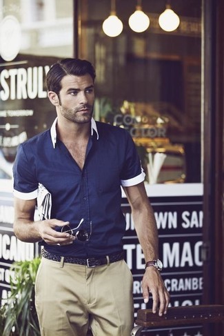 Welche Chinohosen mit dunkelblauen Kurzarmhemdes zu tragen – 488 Herren Outfits