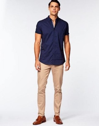 Welche Chinohosen mit dunkelblauen Kurzarmhemdes zu tragen – 488 Herren Outfits