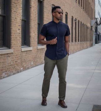 Welche Chinohosen mit dunkelblauen Kurzarmhemdes zu tragen – 488 Herren Outfits