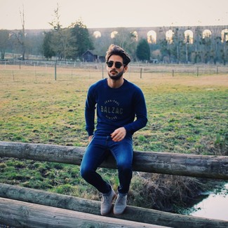 Welche Pullover mit einem Rundhalsausschnitt mit dunkelblauer enger Jeans zu tragen – 170 Herren Outfits
