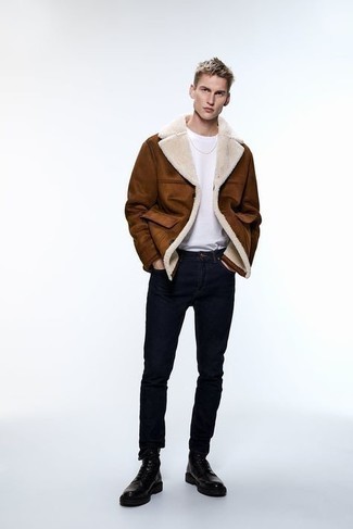 Welche Lammfelljacken mit dunkelblauer enger Jeans zu tragen – 29 Herren Outfits