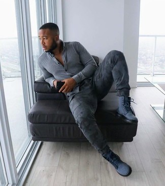 Dunkelblaue Wildlederarbeitsstiefel kombinieren – 3 Herren Outfits