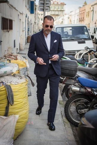 40 Jährige: Welche Slipper mit dunkelblauen Anzuges zu tragen – 56 Herren Outfits