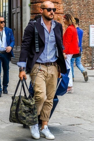 Dunkelblauen Koffer kombinieren – 11 Herren Outfits warm Wetter