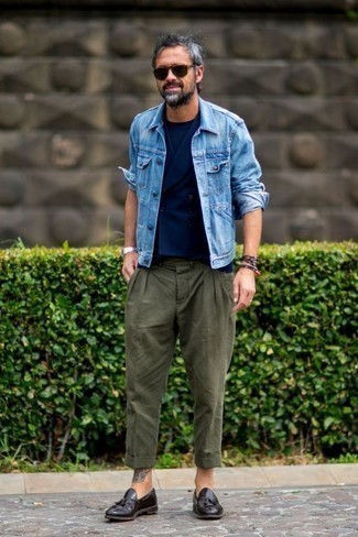 Welche Jeansjacken mit dunkelblauer Weste zu tragen – 8 Herren Outfits
