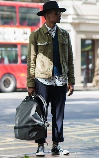Welche Jeansjacken mit dunkelblauer Weste zu tragen – 8 Herren Outfits