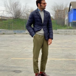 Welche Strickpullover mit olivgrüner Chinohose zu tragen – 23 Herren Outfits