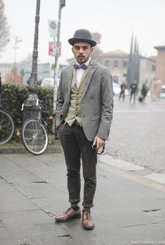 Olivgrünen Baumwollüberzug kombinieren – 8 Herren Outfits warm Wetter