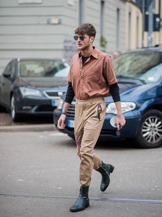 Olivgrüne Chelsea Boots aus Leder kombinieren – 13 Herren Outfits