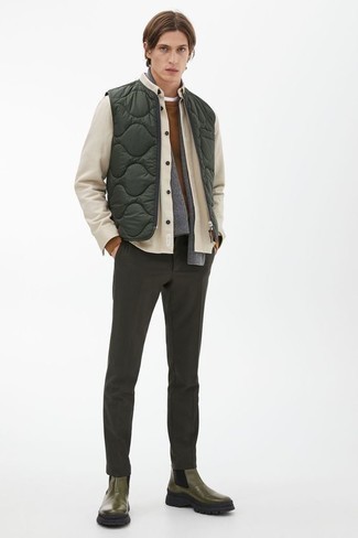 Olivgrüne Chelsea Boots aus Leder kombinieren – 13 Herren Outfits