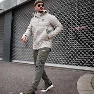 Welche Rollkragenpullover mit olivgrüner niedriger Sneakers zu tragen – 17 Herren Outfits