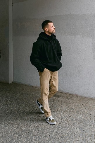 Welche Rollkragenpullover mit olivgrüner niedriger Sneakers zu tragen – 17 Herren Outfits