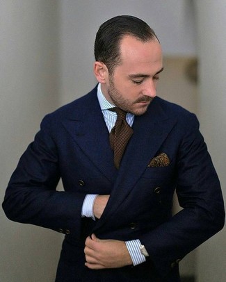 Olivgrünes Einstecktuch mit Paisley-Muster kombinieren – 12 Herren Outfits