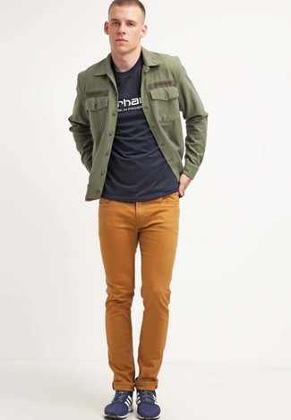 Welche Jeans mit olivgrüner Shirtjacke zu tragen – 439 Herren Outfits