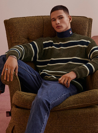 dunkeltürkiser horizontal gestreifter Pullover mit einem Rundhalsausschnitt von Calvin Klein