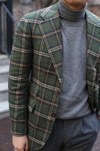 Dunkelgrünes Sakko mit Karomuster kombinieren – 24 Smart-Casual Herren Outfits: Geben Sie den bestmöglichen Look ab in einem dunkelgrünen Sakko mit Karomuster und einer grauen Wollanzughose.