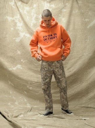orange bedruckter Pullover mit einem Kapuze von Brain Dead
